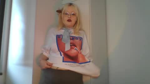Snapshot of elayne_sweet chatting on 05-30-26, 06:10 elayne_sweet online show from 05-30-26, 06:10