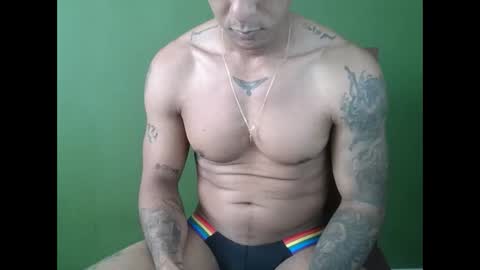Snapshot of elcamaleon33 chatting on 05-29-26, 02:26 elcamaleon33 online show from 05-29-26, 02:26