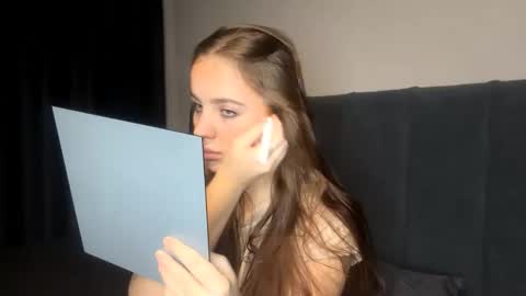 Snapshot of eleanorolaes chatting on 02-25-26, 03:43 Kelly online show from 02-25-26, 03:43