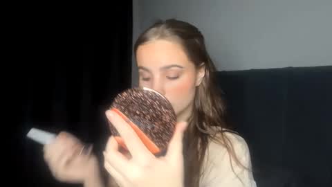 Snapshot of eleanorolaes chatting on 02-26-26, 03:33 Kelly online show from 02-26-26, 03:33