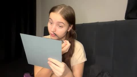 Snapshot of eleanorolaes chatting on 03-04-26, 04:35 Kelly online show from 03-04-26, 04:35