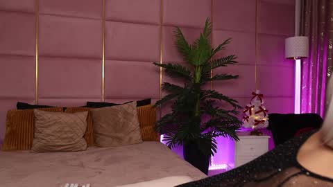 Eleine online show from 12-12-24, 10:09