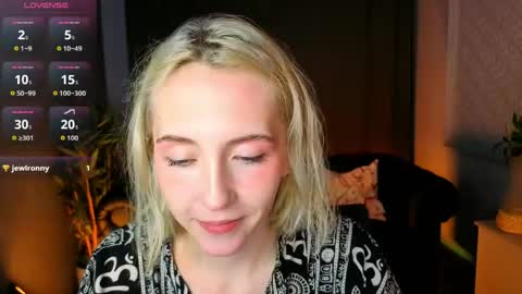 Snapshot of elen__moore chatting on 05-10-26, 05:56 Elen online show from 05-10-26, 05:56