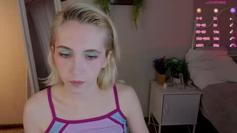 Snapshot of elen__moore chatting on 05-21-26, 06:09 Elen online show from 05-21-26, 06:09