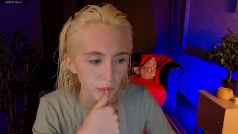 Snapshot of elen__moore chatting on 05-31-26, 08:21 Elen online show from 05-31-26, 08:21
