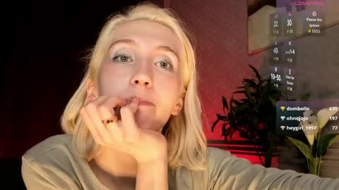 Snapshot of elen__moore chatting on 05-31-26, 06:09 Elen online show from 05-31-26, 06:09