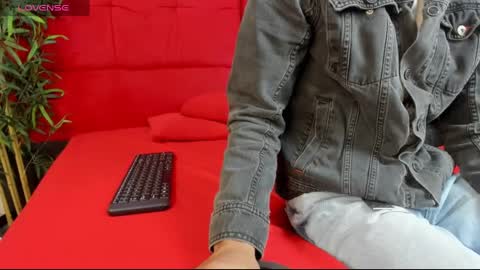 Elena  Derek online show from 01-05-25, 07:28