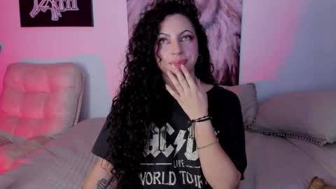 Snapshot of elena_lust chatting on 02-13-25, 07:03 Elena online show from 02-13-25, 07:03