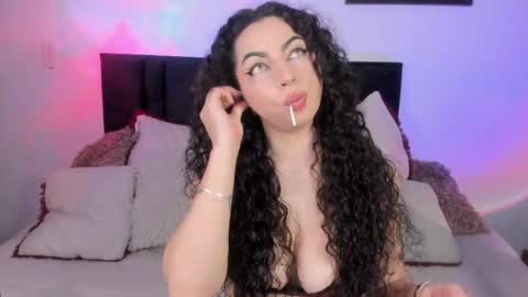 Snapshot of elena_lust chatting on 10-16-25, 05:08 Elena online show from 10-16-25, 05:08