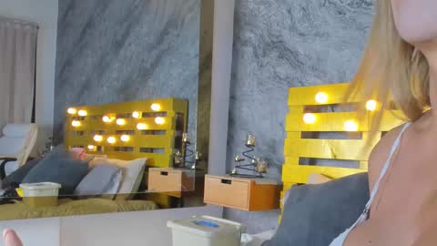 Elena online show from 02-23-25, 07:17