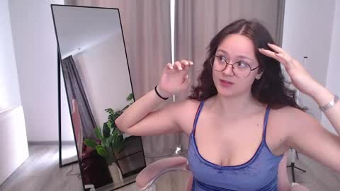 Snapshot of elena_vysotskaya chatting on 05-01-26, 07:02 Elena online show from 05-01-26, 07:02