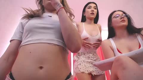 Snapshot of elena_vysotskaya chatting on 06-03-26, 02:33 Elena online show from 06-03-26, 02:33