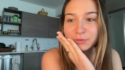 Snapshot of elenahere4u chatting on 06-02-26, 03:25 Elena online show from 06-02-26, 03:25