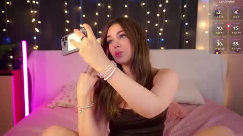 Snapshot of elenefrail chatting on 03-06-25, 08:08 Isabella - streaming MondayTuesdayWednesdayFridaySaturdaySunday online show from 03-06-25, 08:08