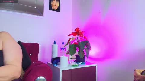 elenna_boobs_ online show from 01-18-26, 02:48