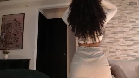Snapshot of elenna_snow chatting on 12-06-24, 08:18 Elenna online show from 12-06-24, 08:18