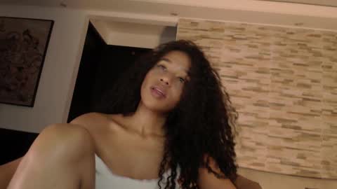 Snapshot of elenna_snow chatting on 12-06-24, 11:36 Elenna online show from 12-06-24, 11:36