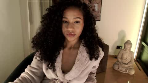 Snapshot of elenna_snow chatting on 12-11-24, 03:56 Elenna online show from 12-11-24, 03:56