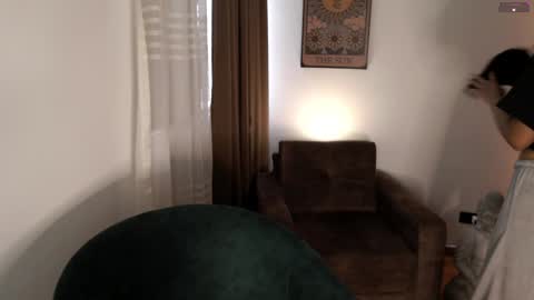 Snapshot of elenna_snow chatting on 12-16-24, 10:13 Elenna online show from 12-16-24, 10:13