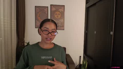 Snapshot of elenna_snow chatting on 06-12-26, 11:57 Elenna online show from 06-12-26, 11:57
