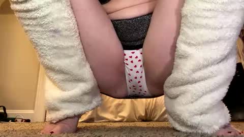 Snapshot of elenore_hoesevelt chatting on 10-31-25, 02:34 Elenore Hoesevelt online show from 10-31-25, 02:34