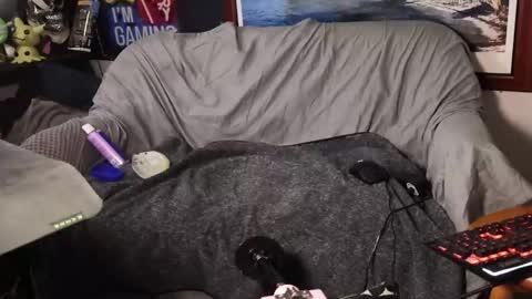 Snapshot of elephantrunkman chatting on 12-23-25, 04:43 elephantrunkman online show from 12-23-25, 04:43