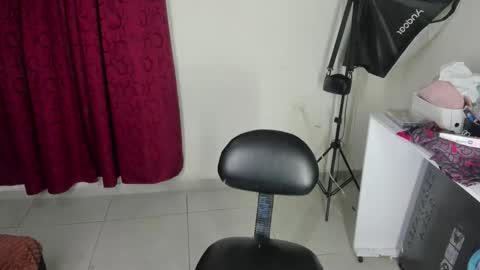 Snapshot of elettra_bennet chatting on 10-28-25, 12:03 elettra_bennet online show from 10-28-25, 12:03