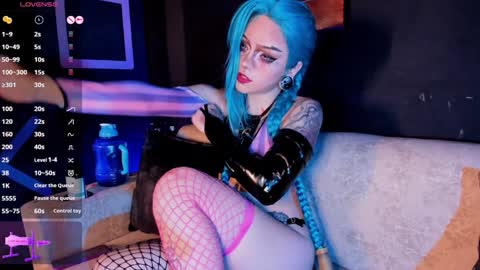 Snapshot of elettra_roux chatting on 12-29-24, 04:40 ELETTRA online show from 12-29-24, 04:40