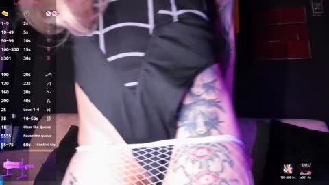 Snapshot of elettra_roux chatting on 01-08-25, 11:30 ELETTRA online show from 01-08-25, 11:30