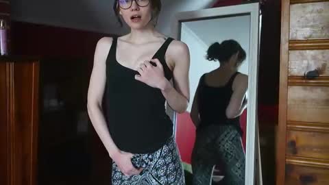 Snapshot of elfenemma chatting on 02-03-26, 05:40 Emma online show from 02-03-26, 05:40