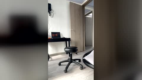 Snapshot of elferjuan1310 chatting on 05-22-26, 02:01 elferjuan1310 online show from 05-22-26, 02:01