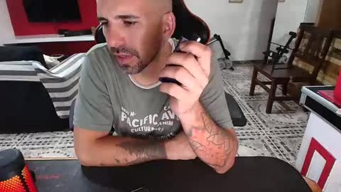 Snapshot of elfetas chatting on 01-10-25, 01:52 elfetas online show from 01-10-25, 01:52