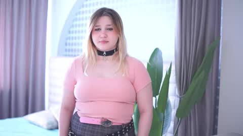 Snapshot of elfie_song chatting on 03-16-26, 06:50 Eva online show from 03-16-26, 06:50