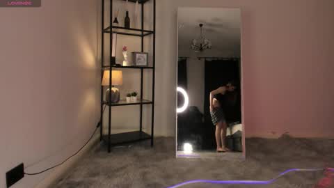 Snapshot of elfiecollins chatting on 09-21-25, 06:15 Elfie online show from 09-21-25, 06:15