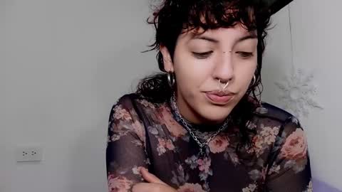 Snapshot of eli666uwu chatting on 12-16-24, 12:37 eli666uwu online show from 12-16-24, 12:37