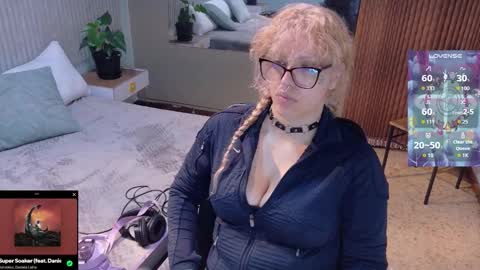 Snapshot of eli666uwu chatting on 09-14-25, 12:15 eli666uwu online show from 09-14-25, 12:15