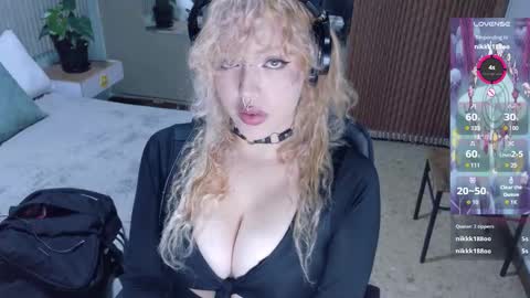 Snapshot of eli666uwu chatting on 09-15-25, 12:38 eli666uwu online show from 09-15-25, 12:38