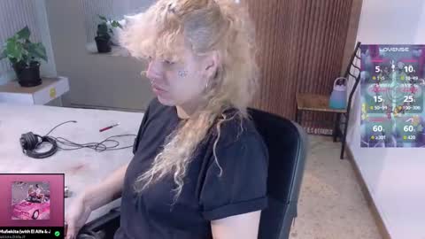 Snapshot of eli666uwu chatting on 09-24-25, 11:35 eli666uwu online show from 09-24-25, 11:35