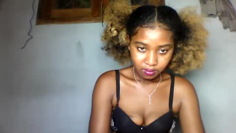 elia011 online show from 01-26-25, 05:44