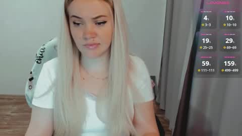 Snapshot of elia_ chatting on 10-28-25, 07:23 Ella online show from 10-28-25, 07:23