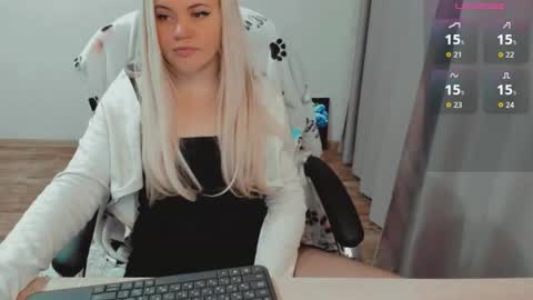 Snapshot of elia_ chatting on 11-17-25, 06:52 Ella online show from 11-17-25, 06:52