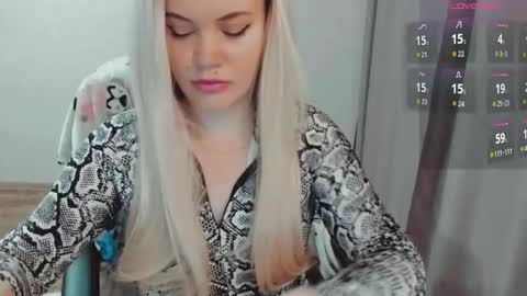 Snapshot of elia_ chatting on 11-19-25, 07:41 Ella online show from 11-19-25, 07:41