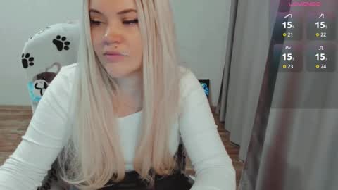 Snapshot of elia_ chatting on 11-23-25, 06:35 Ella online show from 11-23-25, 06:35