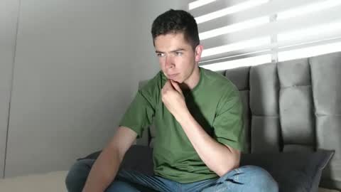 Snapshot of elian_tg chatting on 12-25-24, 10:27 Elian online show from 12-25-24, 10:27