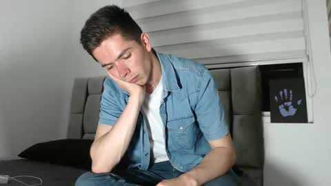 Snapshot of elian_tg chatting on 01-02-25, 01:17 Elian online show from 01-02-25, 01:17