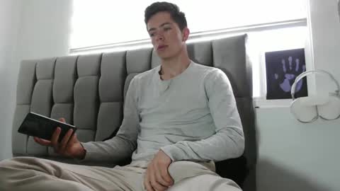 Snapshot of elian_tg chatting on 02-09-25, 01:03 Elian online show from 02-09-25, 01:03