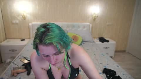 Luna online show from 04-21-26, 01:42