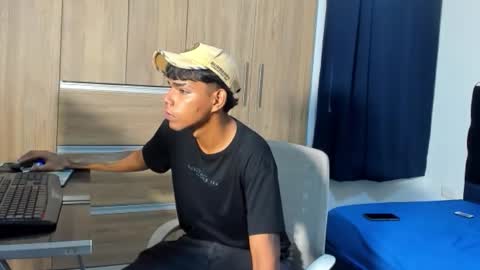 Snapshot of elias_ford chatting on 10-19-25, 08:09 elias_ford online show from 10-19-25, 08:09