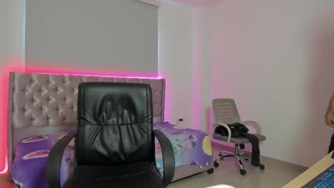 Snapshot of elias_ford chatting on 10-28-25, 07:49 elias_ford online show from 10-28-25, 07:49