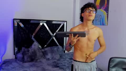 Snapshot of eliasferragamo chatting on 11-28-25, 07:27 Elias Ferragamo online show from 11-28-25, 07:27